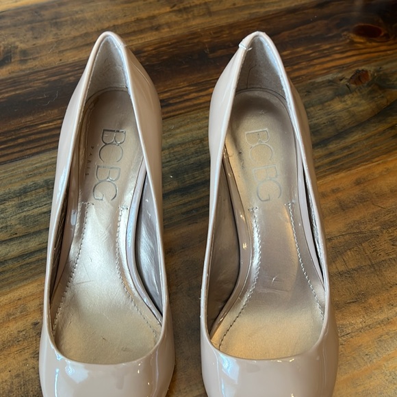 BCBG DARK beige Patent Leather Heels - Picture 4 of 9